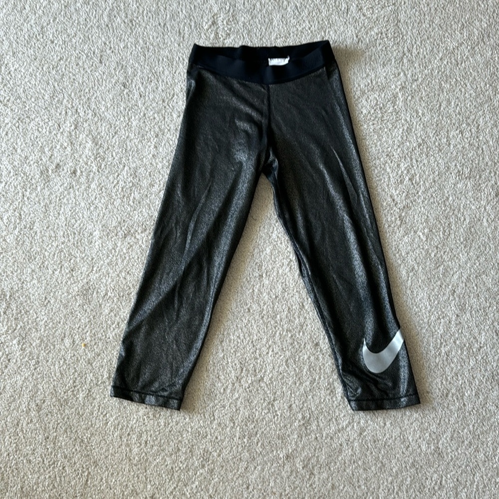 WOMEN’S NIKE SPARKLY CAPRI LOGO LEGGINGS SIZE M